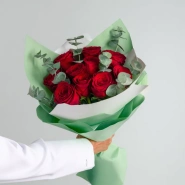 Красные розы &laquo;Прохладное утро&raquo;